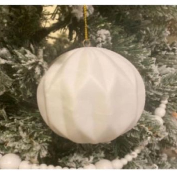 Studio McGee
Set of 3 designed Porcelain Ornaments - Threshold - Studio McGee - Picture 4 of 12